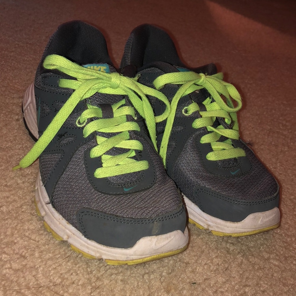 Nike Revolution 2